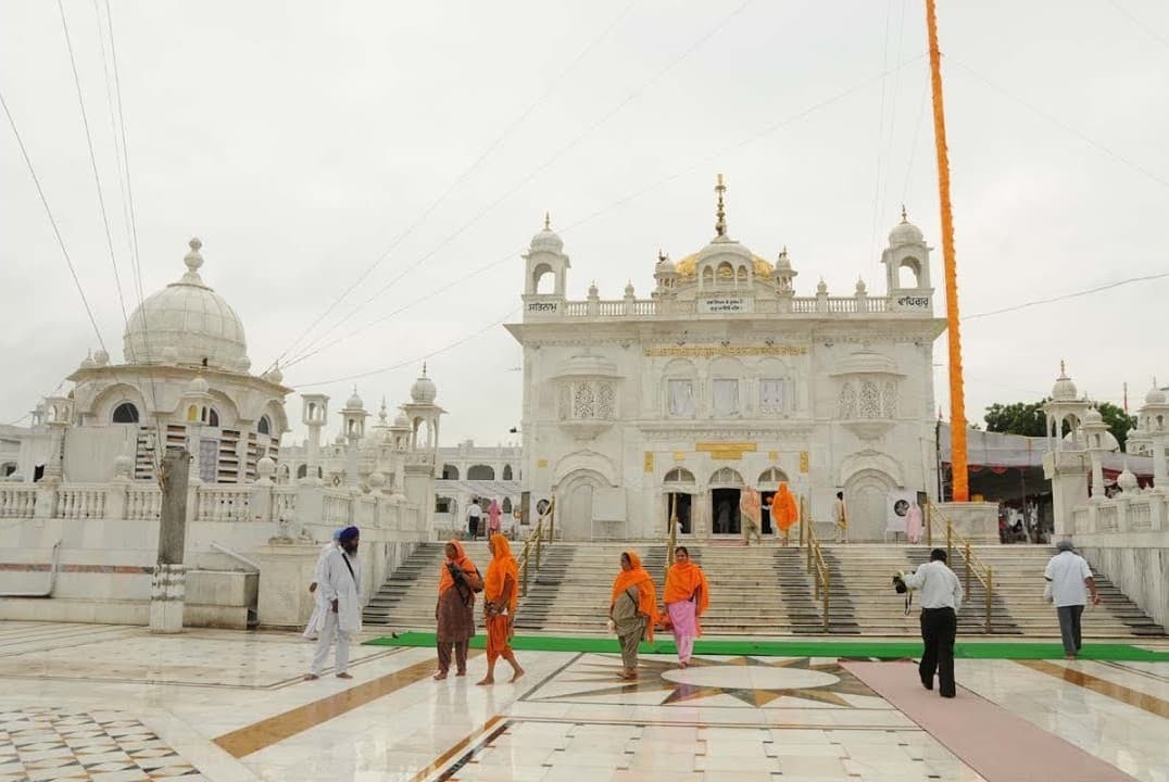 Nanded Gurudwara Car Rental