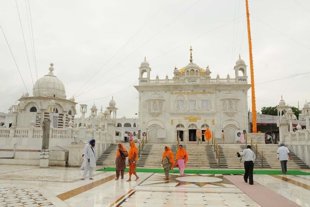 Nanded Gurudwara Car Rental